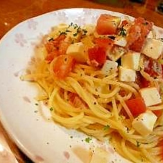 モッツアレラチーズとトマトの冷たいパスタ